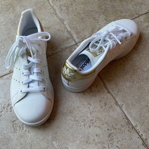 Adidas Stan Smith white with gold , Size 5 NWOB